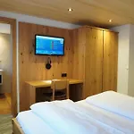 Πανσιόν Edelweiss 3*