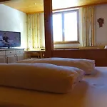 Πανσιόν Edelweiss 3*