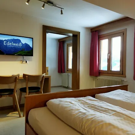 Πανσιόν Edelweiss 3*